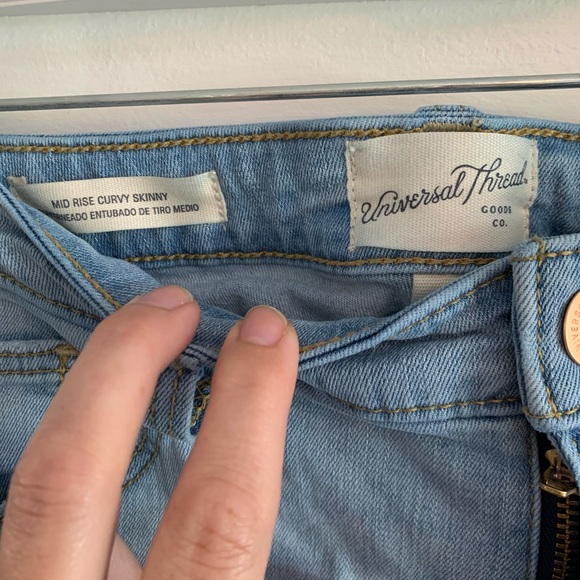 *SOLD* Universal Thread sz 10 midrise skinny jeans - Picture 2 of 3